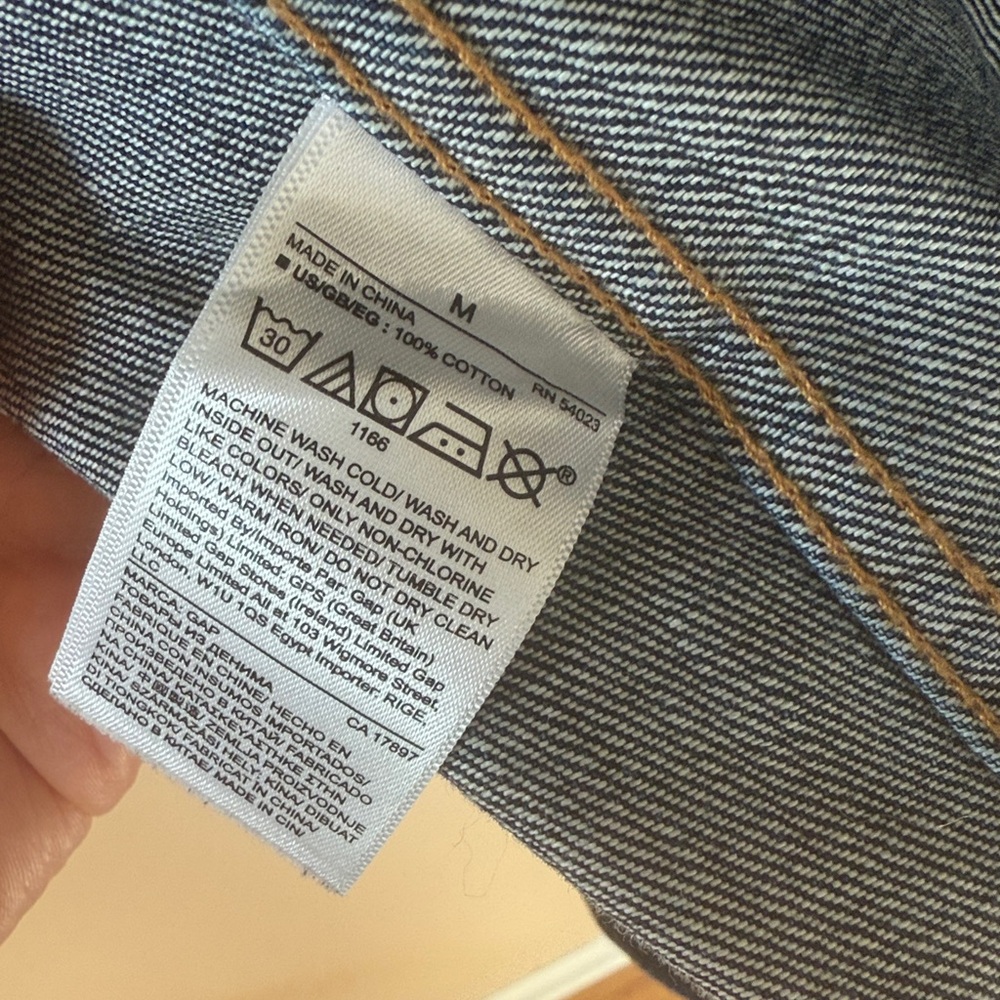 NWOT GAP Icon Denim Jacket, Dark Wash, Medium - Picture 3 of 4